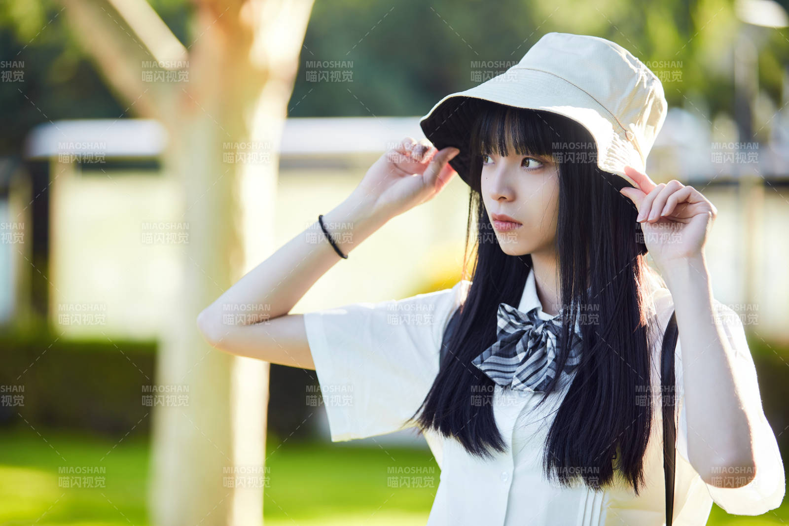 穿着日系JK制服的亚洲少女图片