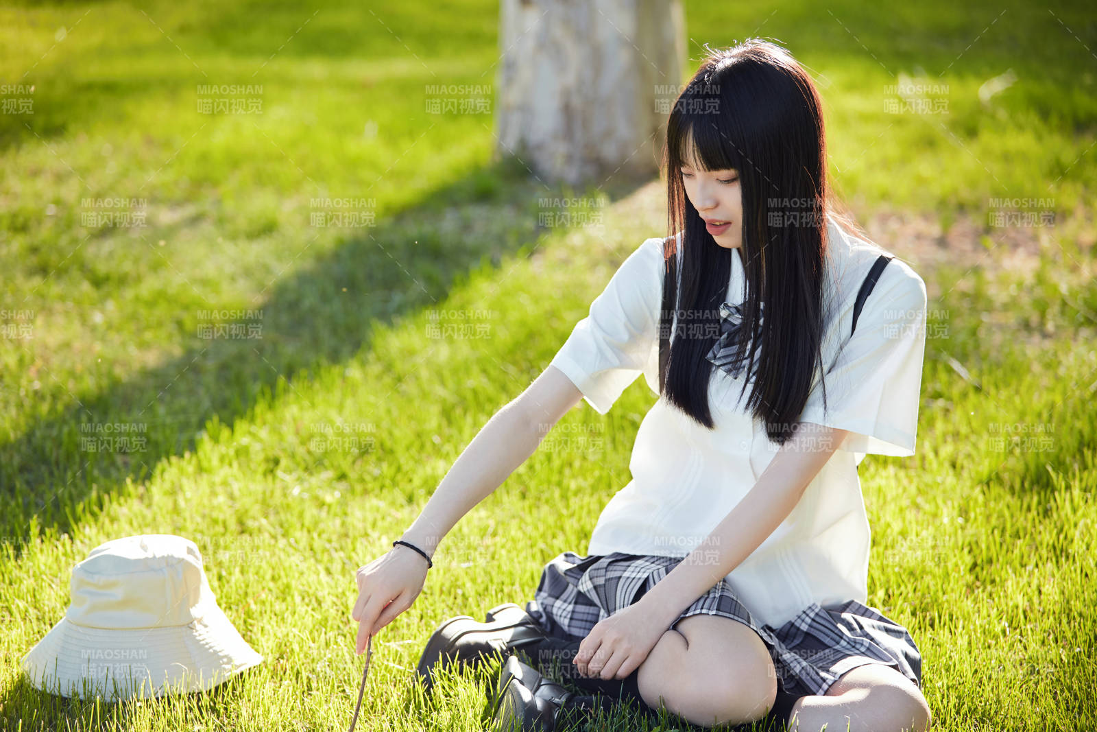 穿着日系JK制服的亚洲少女图片