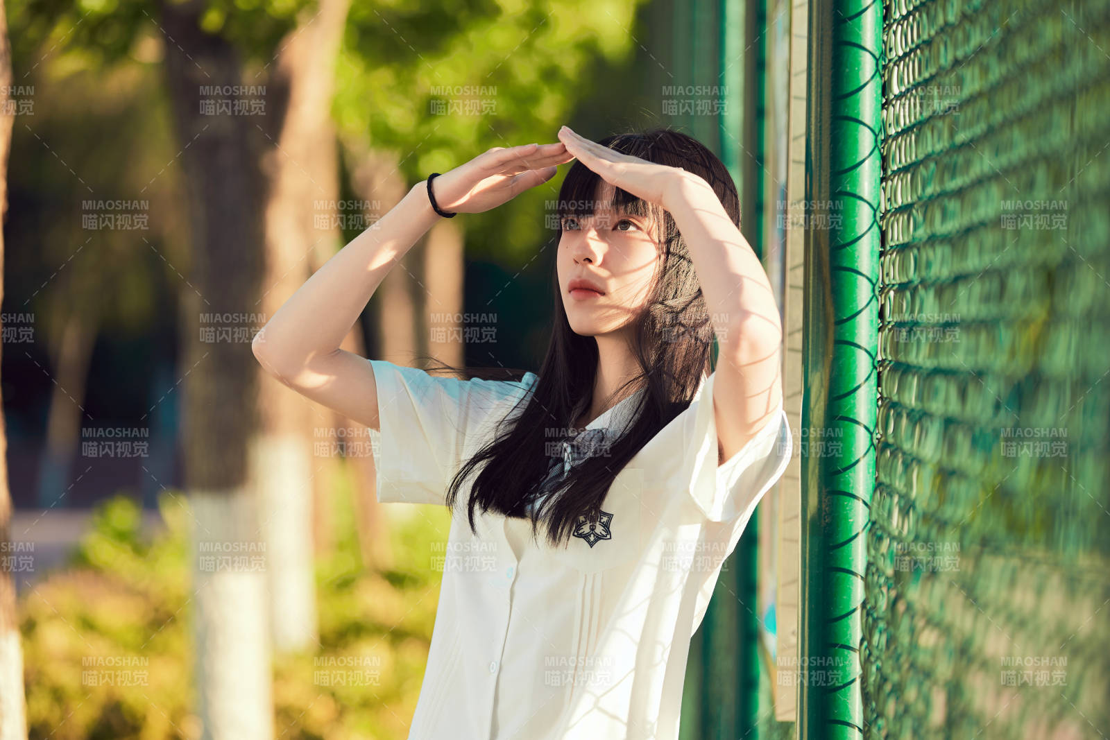 穿着日系JK制服的亚洲少女图片