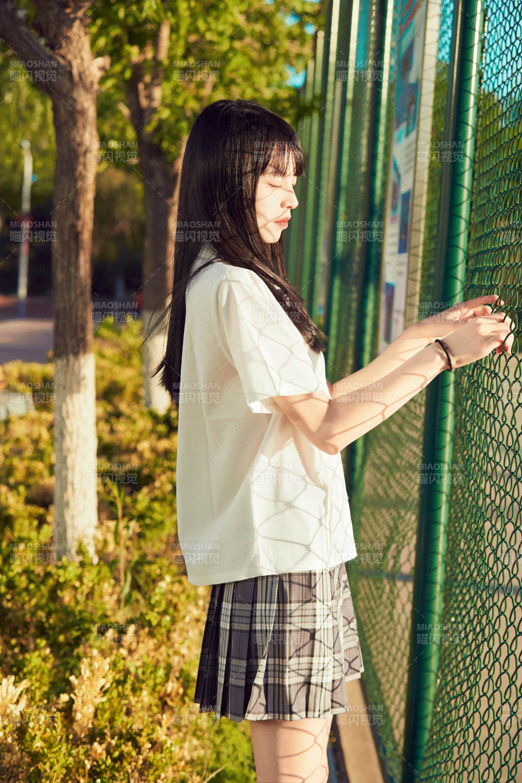 穿着日系JK制服的亚洲少女图片