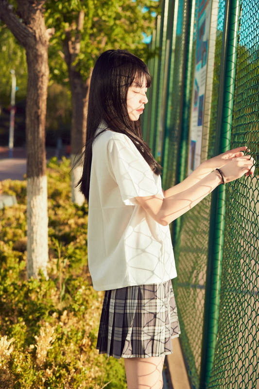 穿着日系JK制服的亚洲少女图片