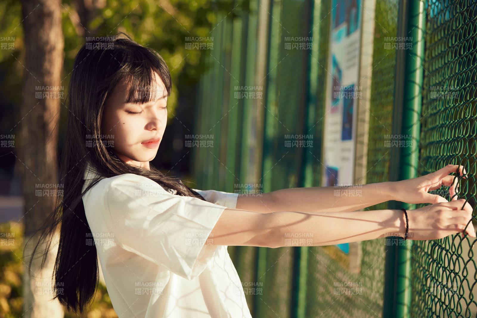 穿着日系JK制服的亚洲少女图片