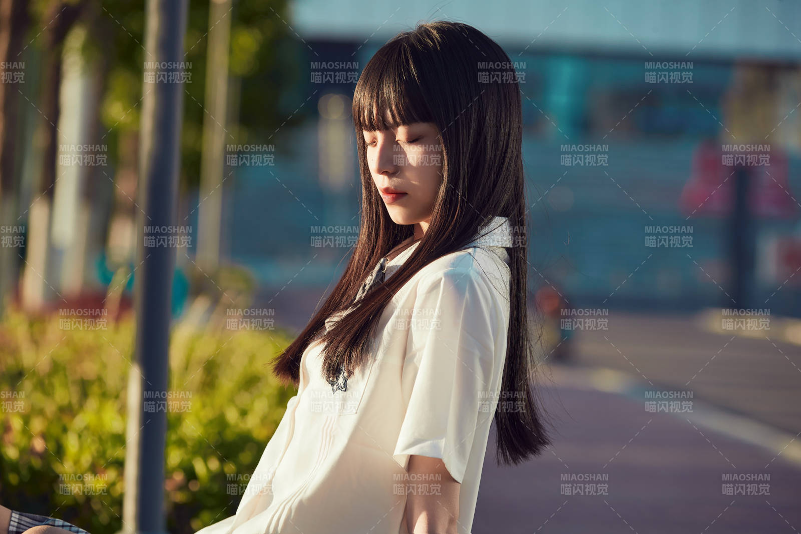 穿着日系JK制服的亚洲少女图片