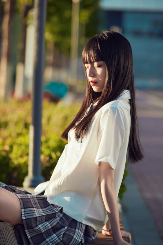 穿着日系JK制服的亚洲少女图片