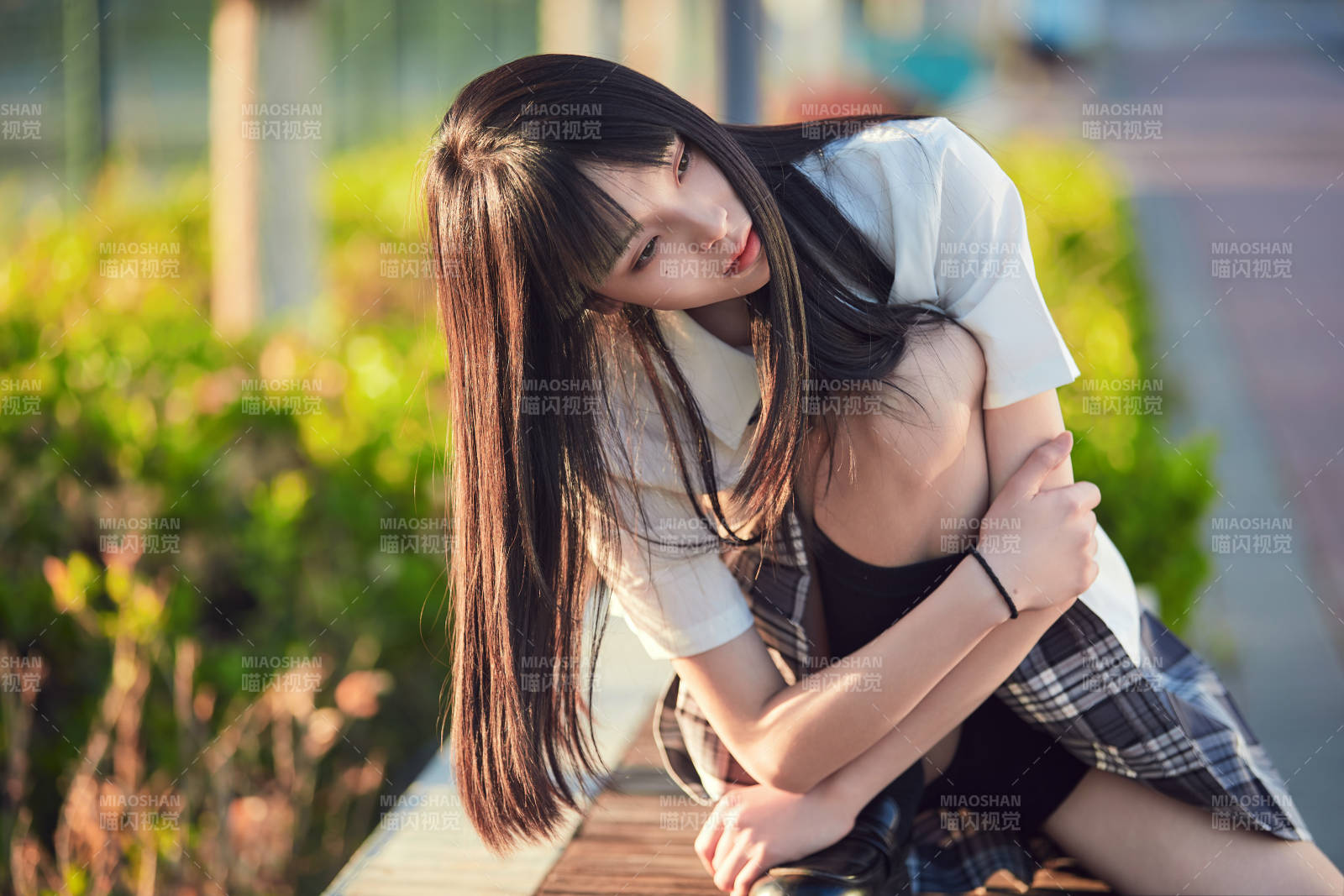 穿着日系JK制服的亚洲少女图片