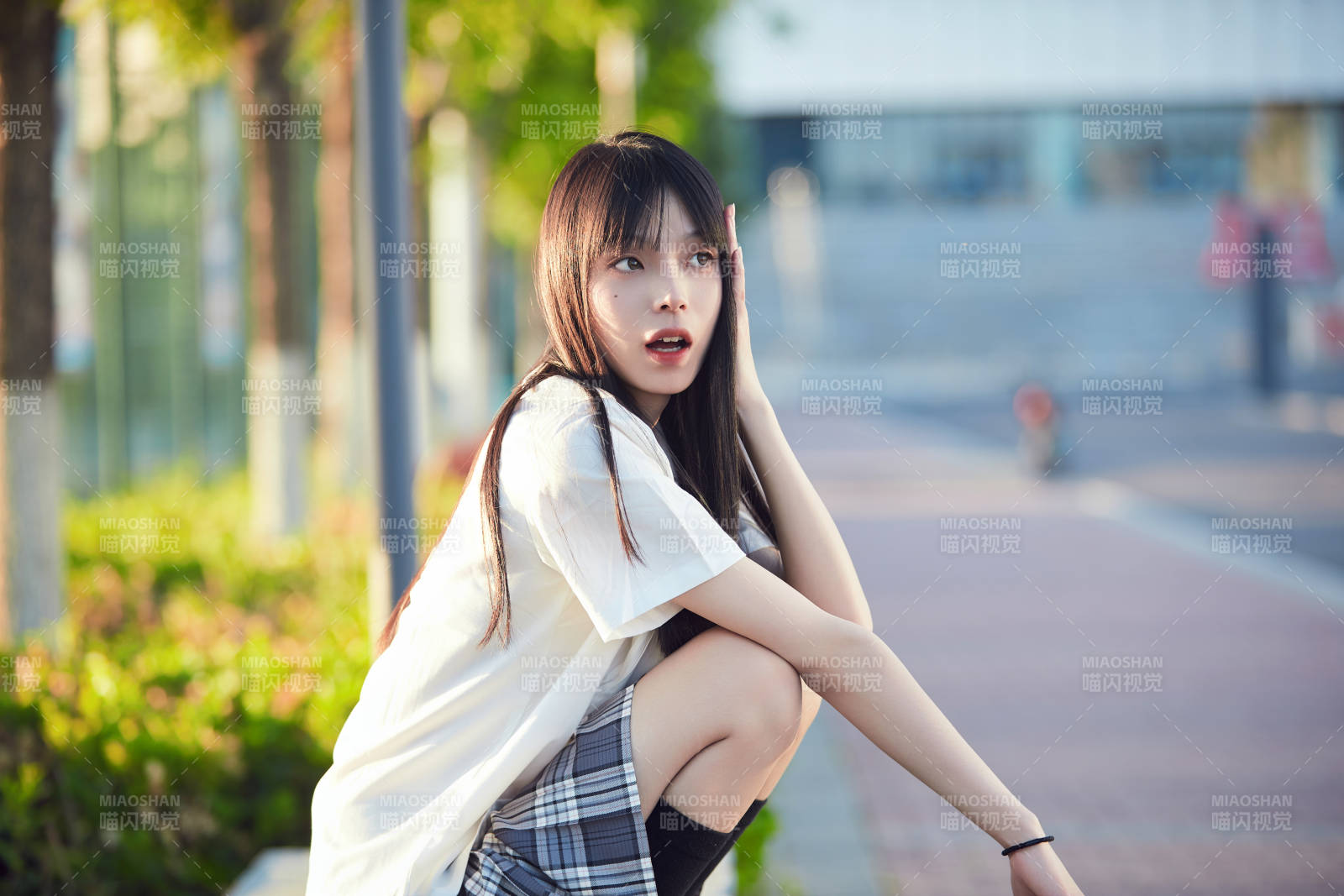 穿着日系JK制服的亚洲少女图片