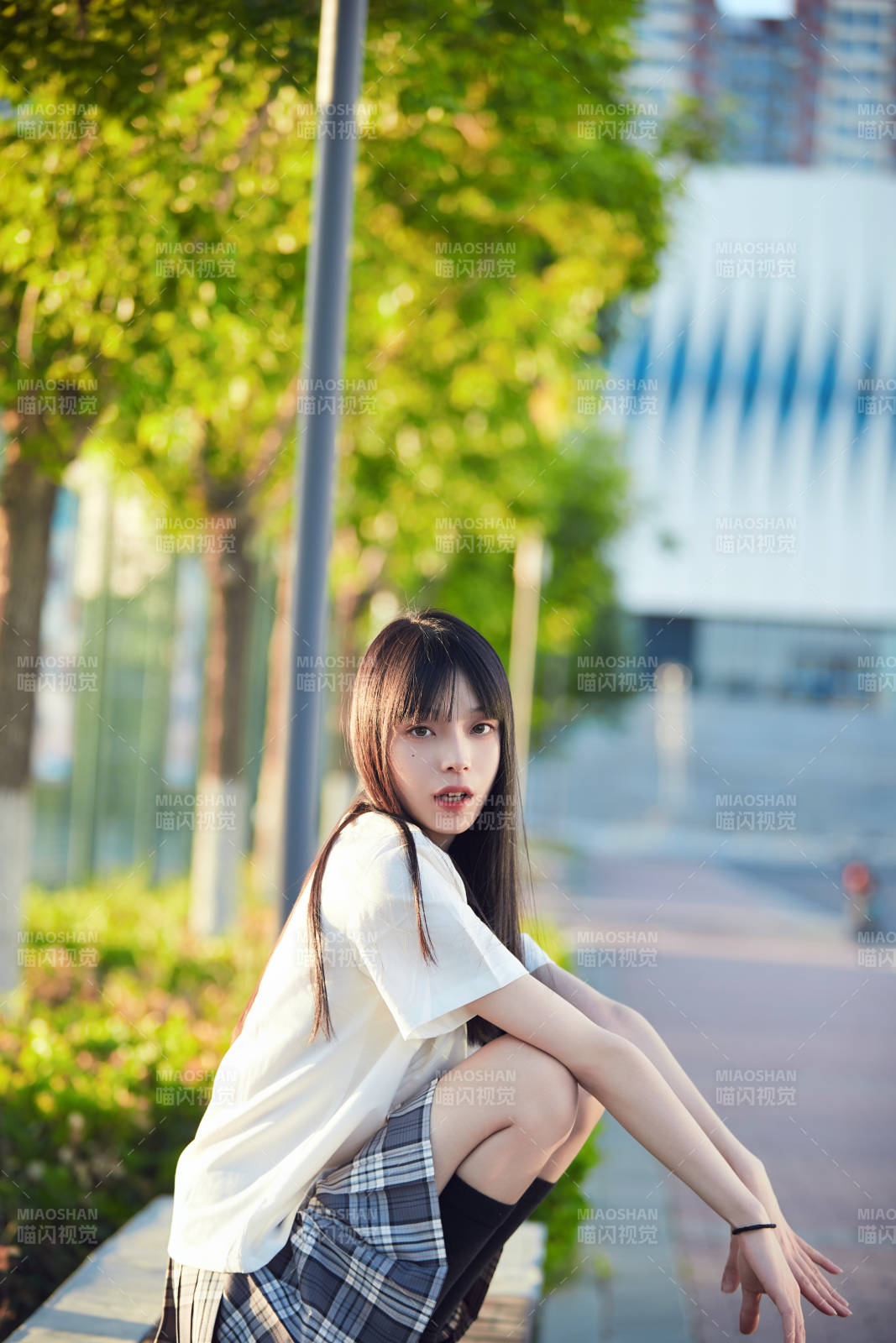 穿着日系JK制服的亚洲少女图片