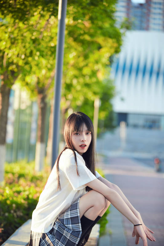 穿着日系JK制服的亚洲少女图片