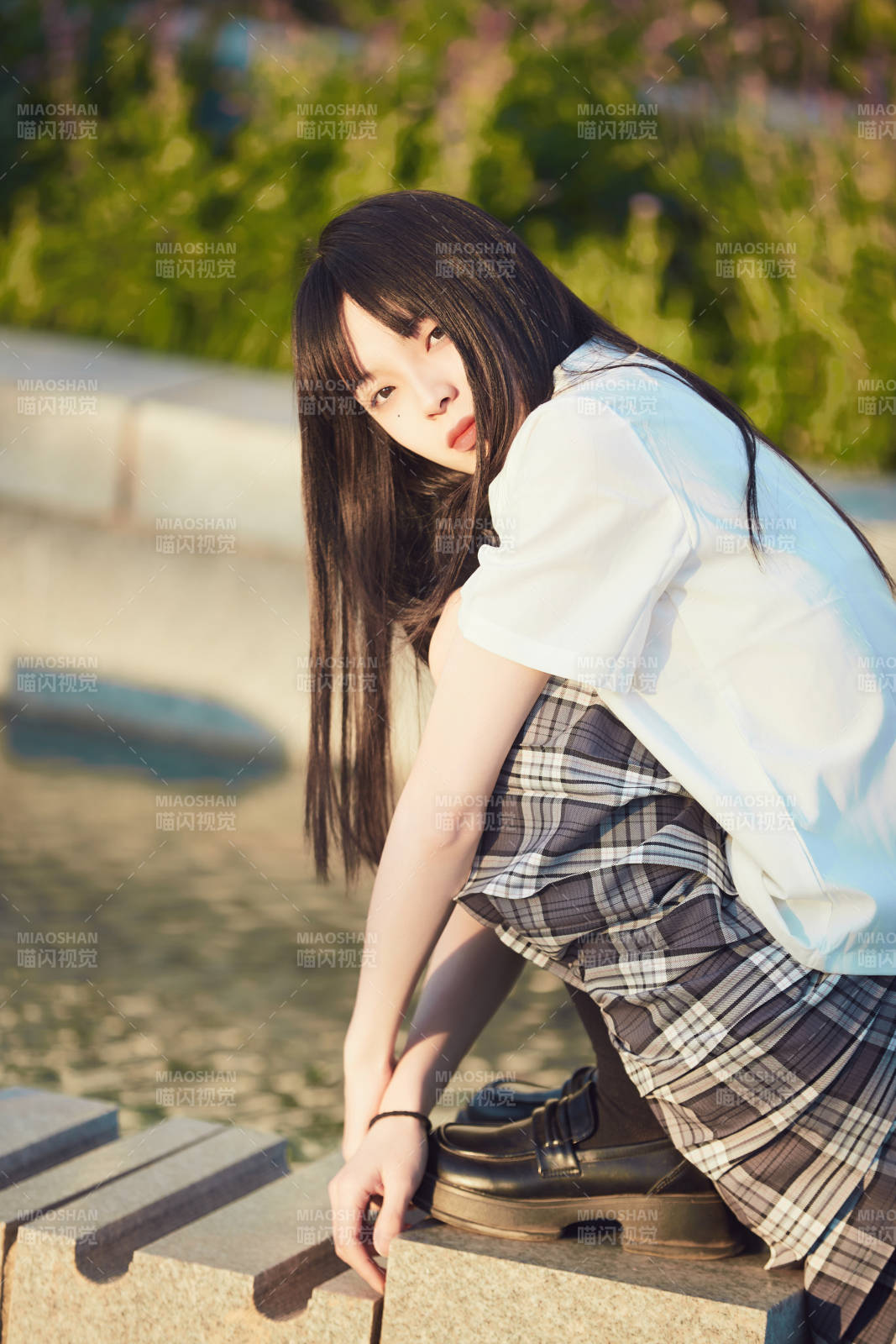 穿着日系JK制服的亚洲少女图片