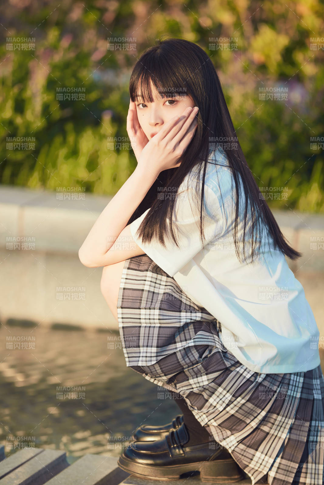 穿着日系JK制服的亚洲少女图片