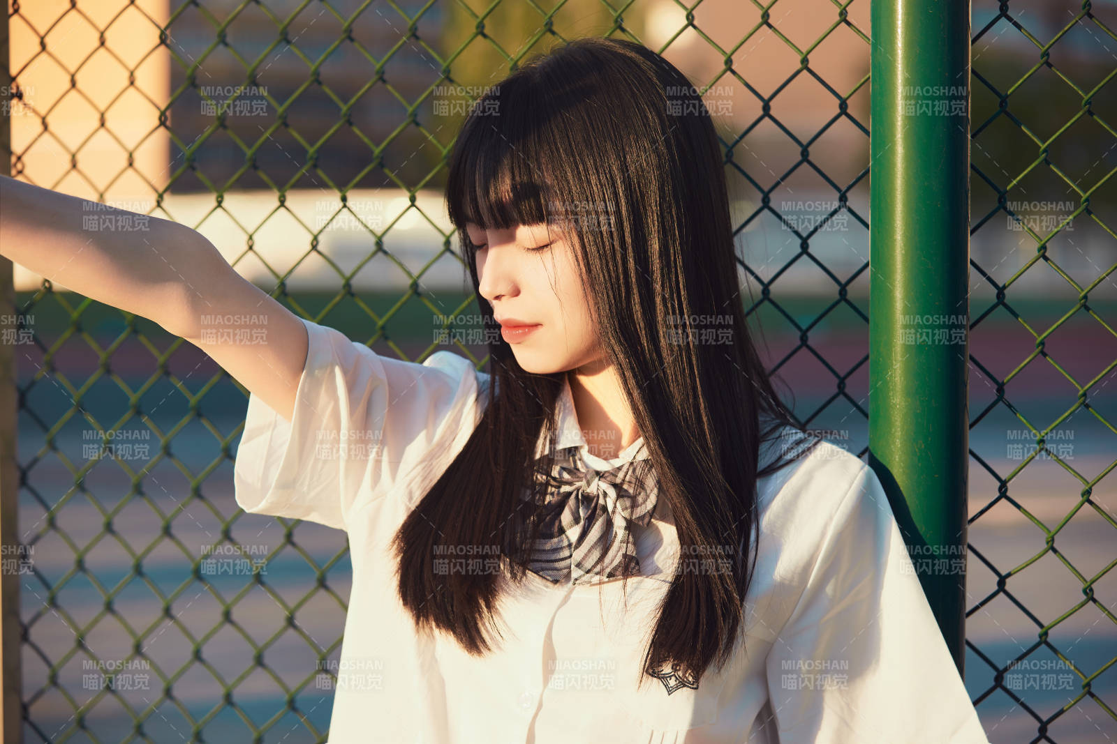 穿着日系JK制服的亚洲少女图片