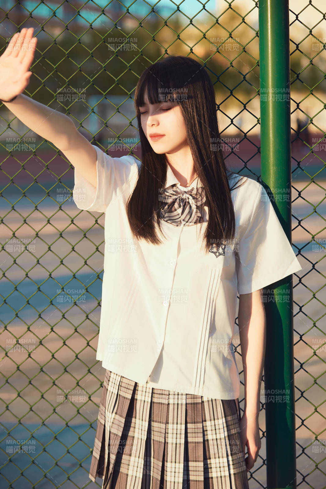 穿着日系JK制服的亚洲少女图片