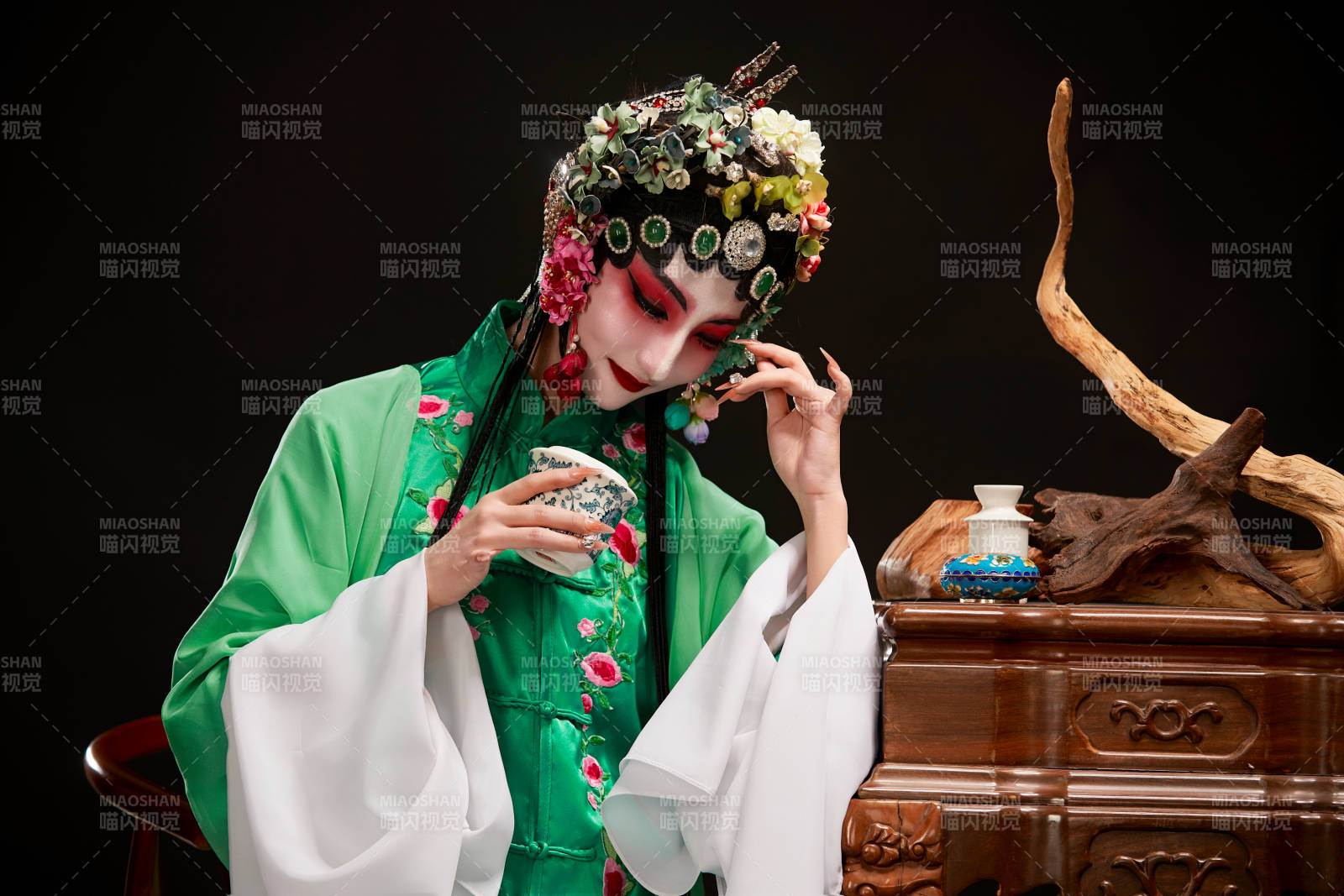 国粹戏曲京剧昆曲青衣旦角形象的中国少女图片