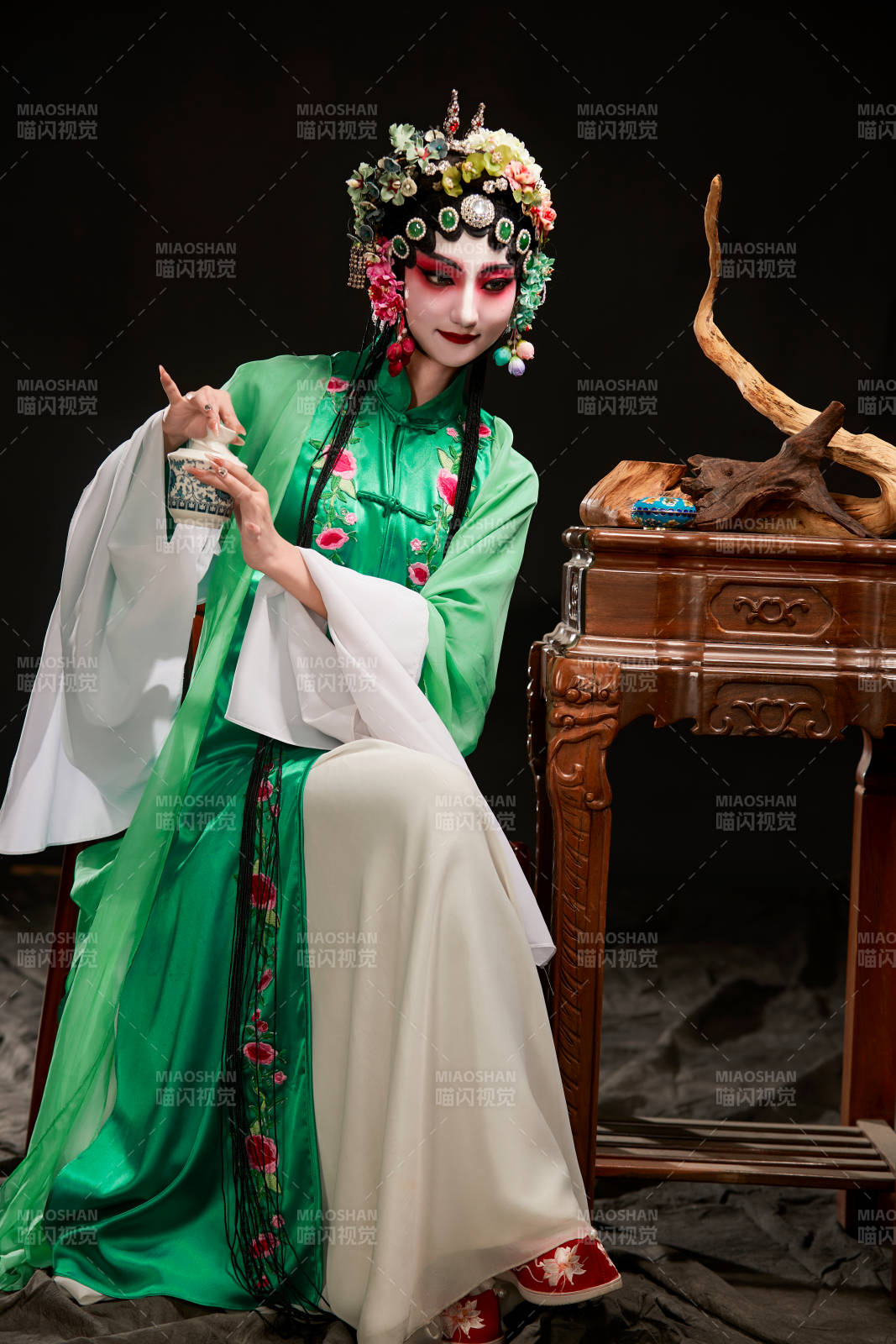 国粹戏曲京剧昆曲青衣旦角形象的中国少女图片