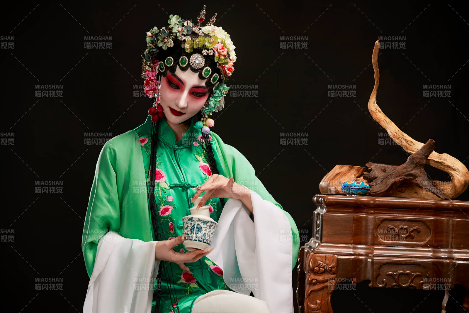 国粹戏曲京剧昆曲青衣旦角形象的中国少女图片