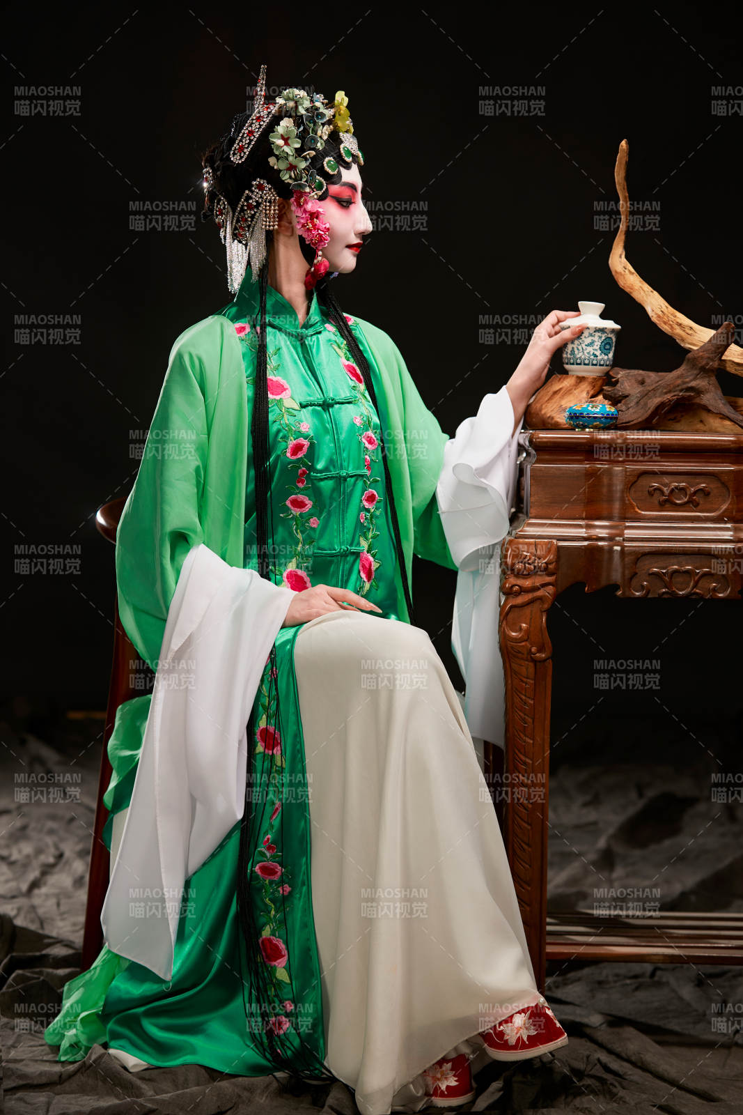 国粹戏曲京剧昆曲青衣旦角形象的中国少女图片