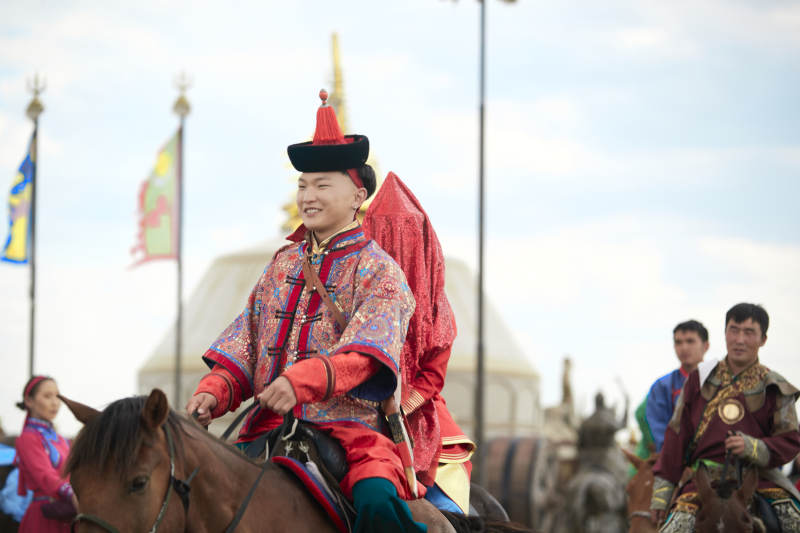 草原上的传统蒙古族婚礼仪式图片