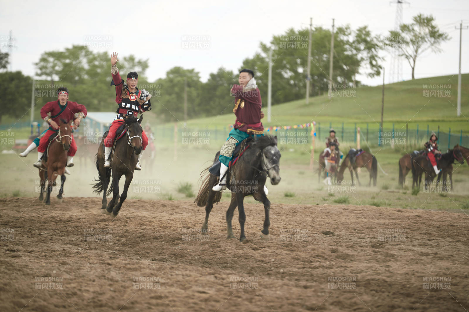 河北省沽源县库伦淖尔景区的蒙古马术表演图片