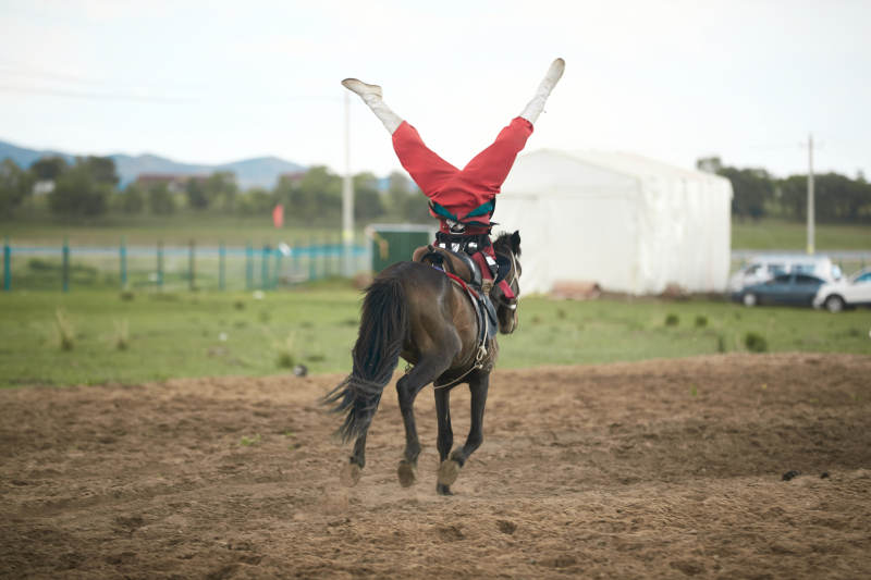 河北省沽源县库伦淖尔景区的蒙古马术表演图片
