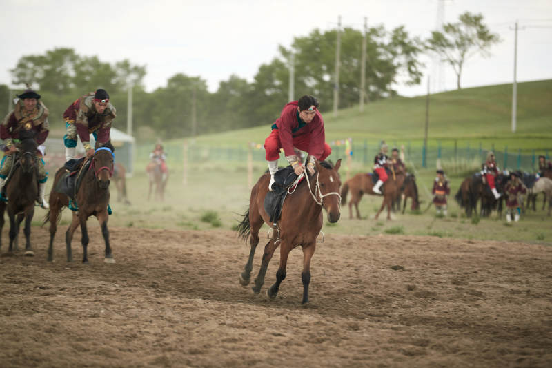 河北省沽源县库伦淖尔景区的蒙古马术表演图片