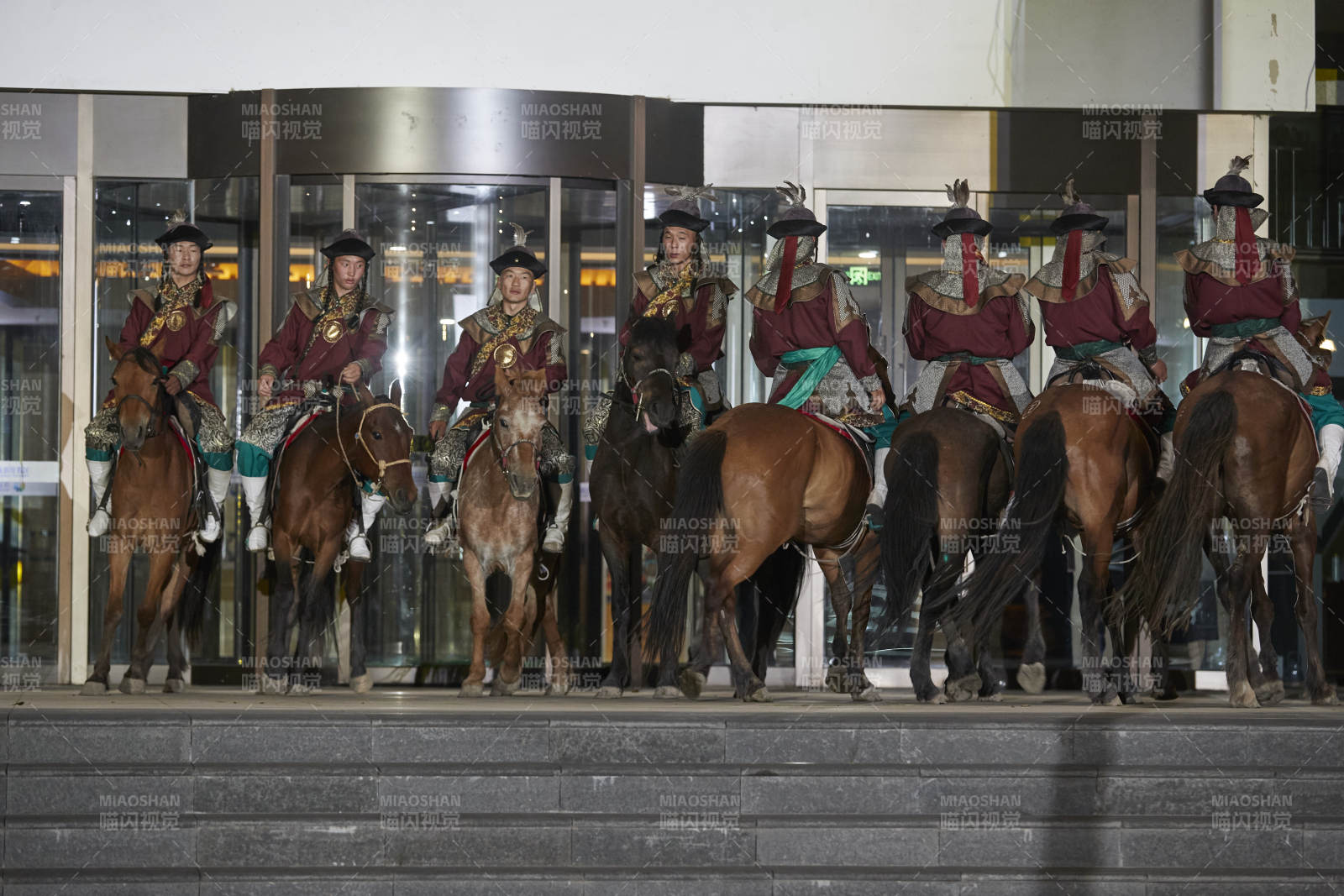 河北省沽源县库伦淖尔景区的蒙古马术表演图片