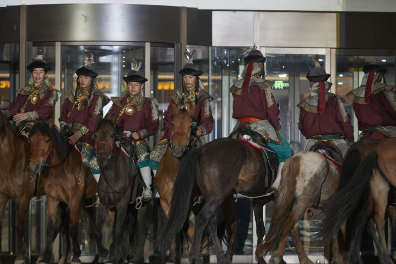 河北省沽源县库伦淖尔景区的蒙古马术表演图片