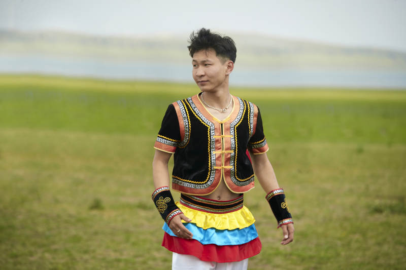 草原那达慕大会上的蒙古摔跤手图片