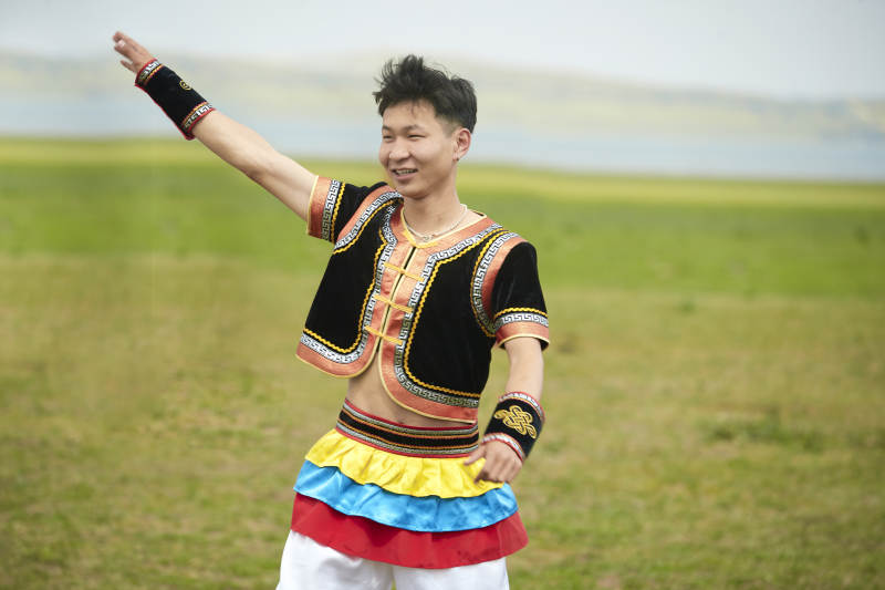 草原那达慕大会上的蒙古摔跤手图片