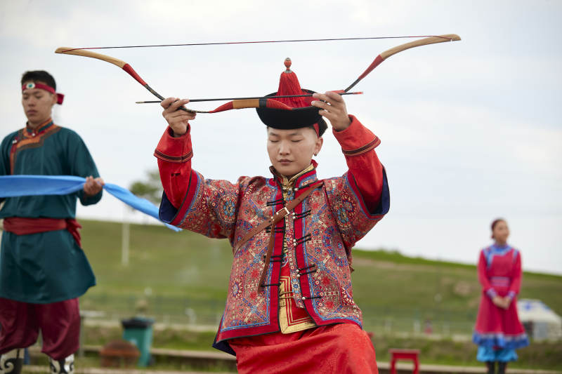 草原上的传统蒙古族婚礼仪式图片