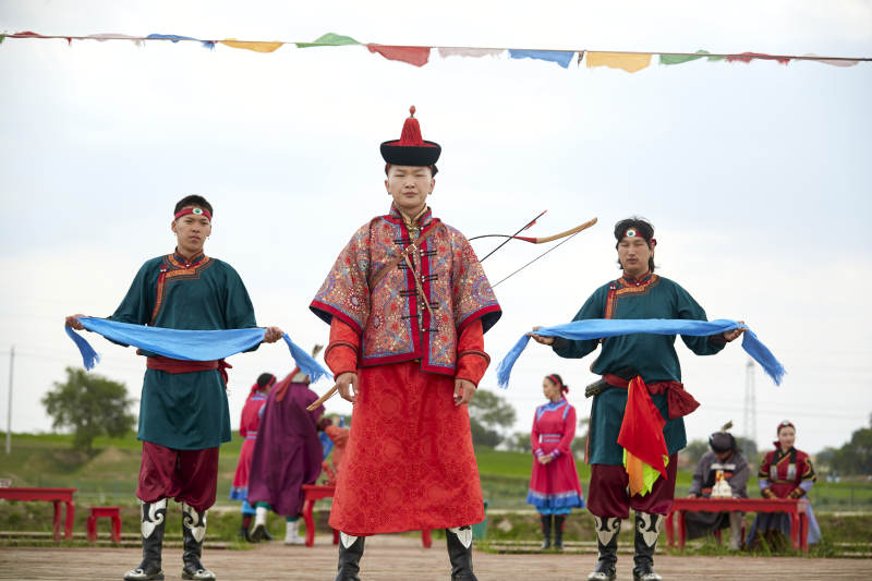 草原上的传统蒙古族婚礼仪式图片