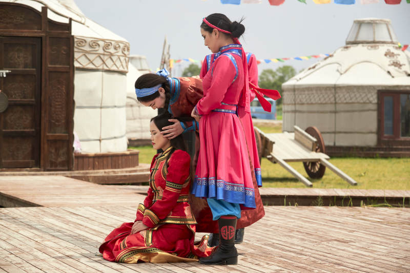 草原上的传统蒙古族婚礼仪式图片