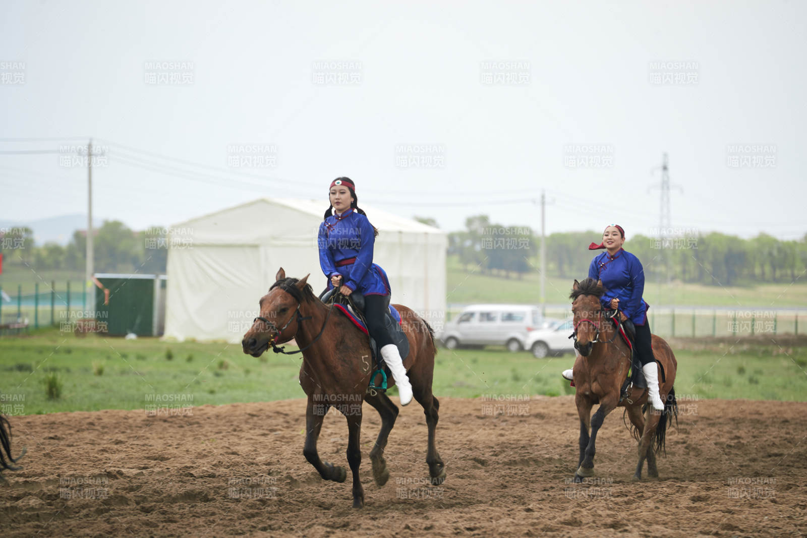 河北省沽源县库伦淖尔景区的蒙古马术表演图片