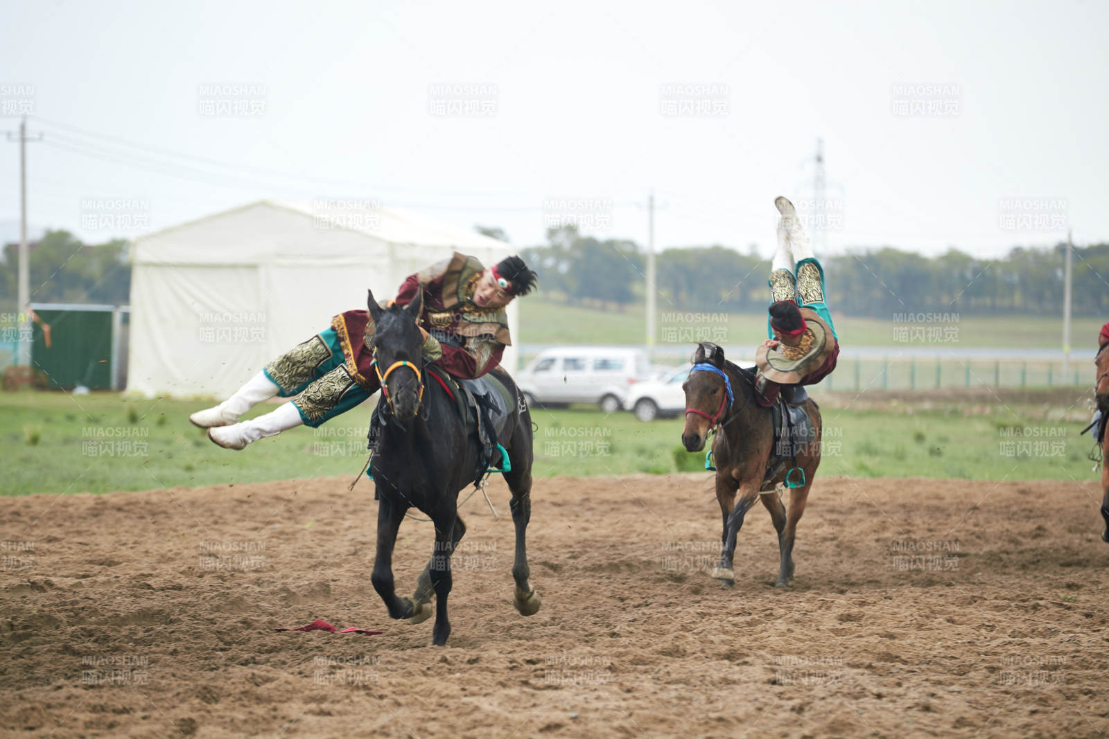 河北省沽源县库伦淖尔景区的蒙古马术表演图片