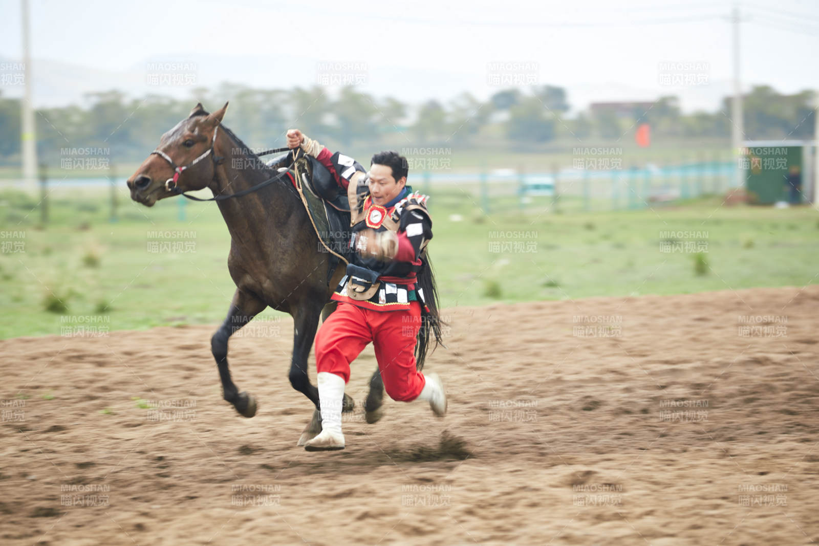 河北省沽源县库伦淖尔景区的蒙古马术表演图片