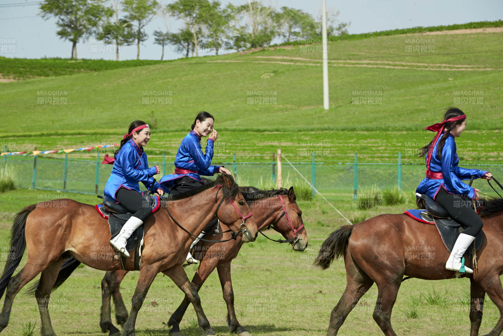 河北省沽源县库伦淖尔景区的蒙古马术表演图片