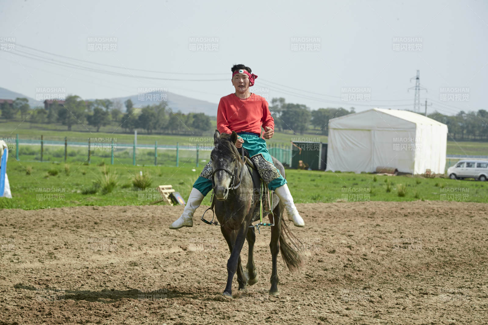 河北省沽源县库伦淖尔景区的蒙古马术表演图片
