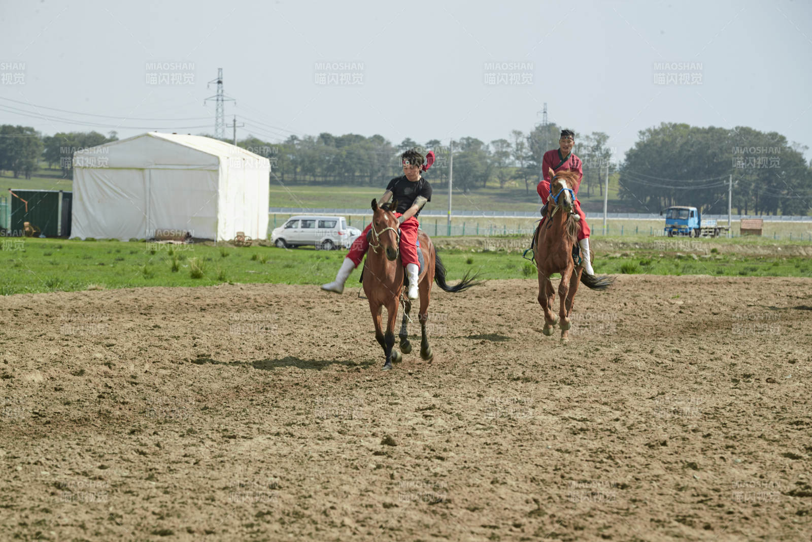 河北省沽源县库伦淖尔景区的蒙古马术表演图片