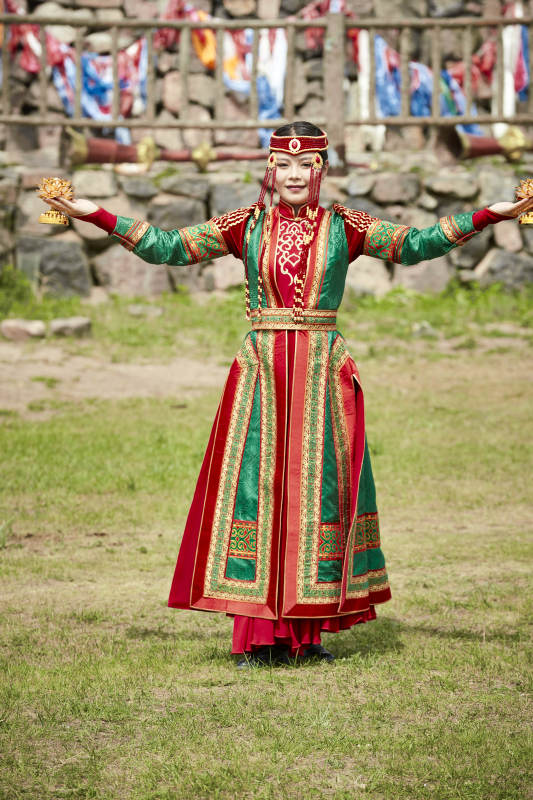 那达慕大会上表演的蒙古族传统舞蹈图片