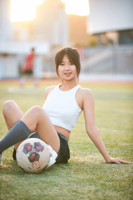 绿茵场上的快乐的足球宝贝图片