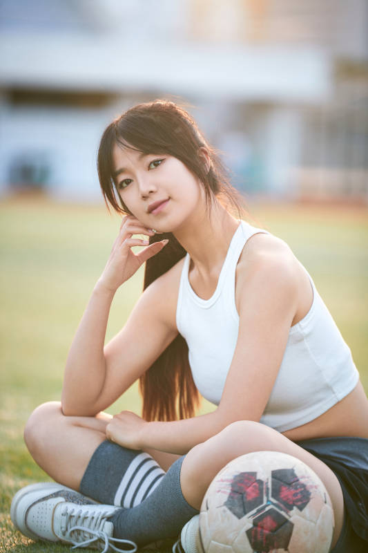 绿茵场上的快乐的足球宝贝图片