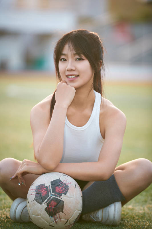 绿茵场上的快乐的足球宝贝图片