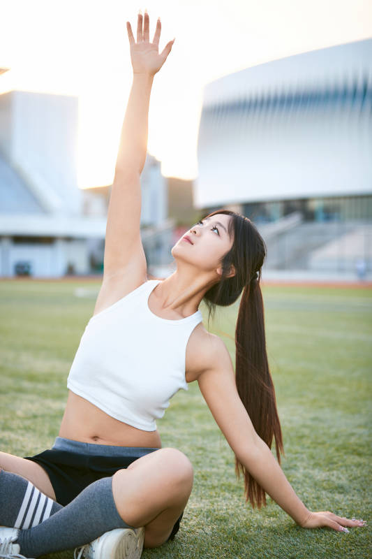 绿茵场上的快乐的足球宝贝图片