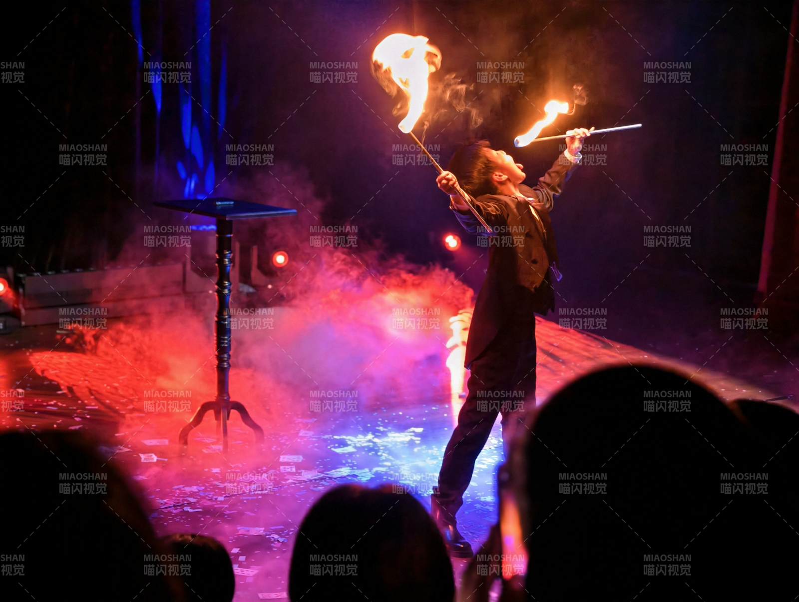 火舞魔术表演图片