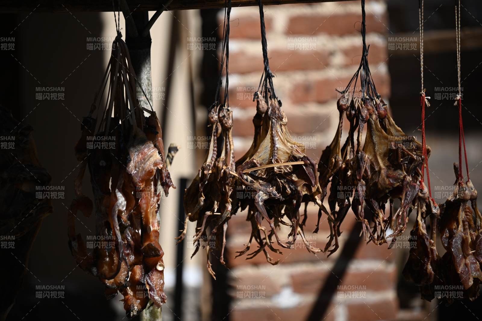 风干的鸭子悬挂着图片