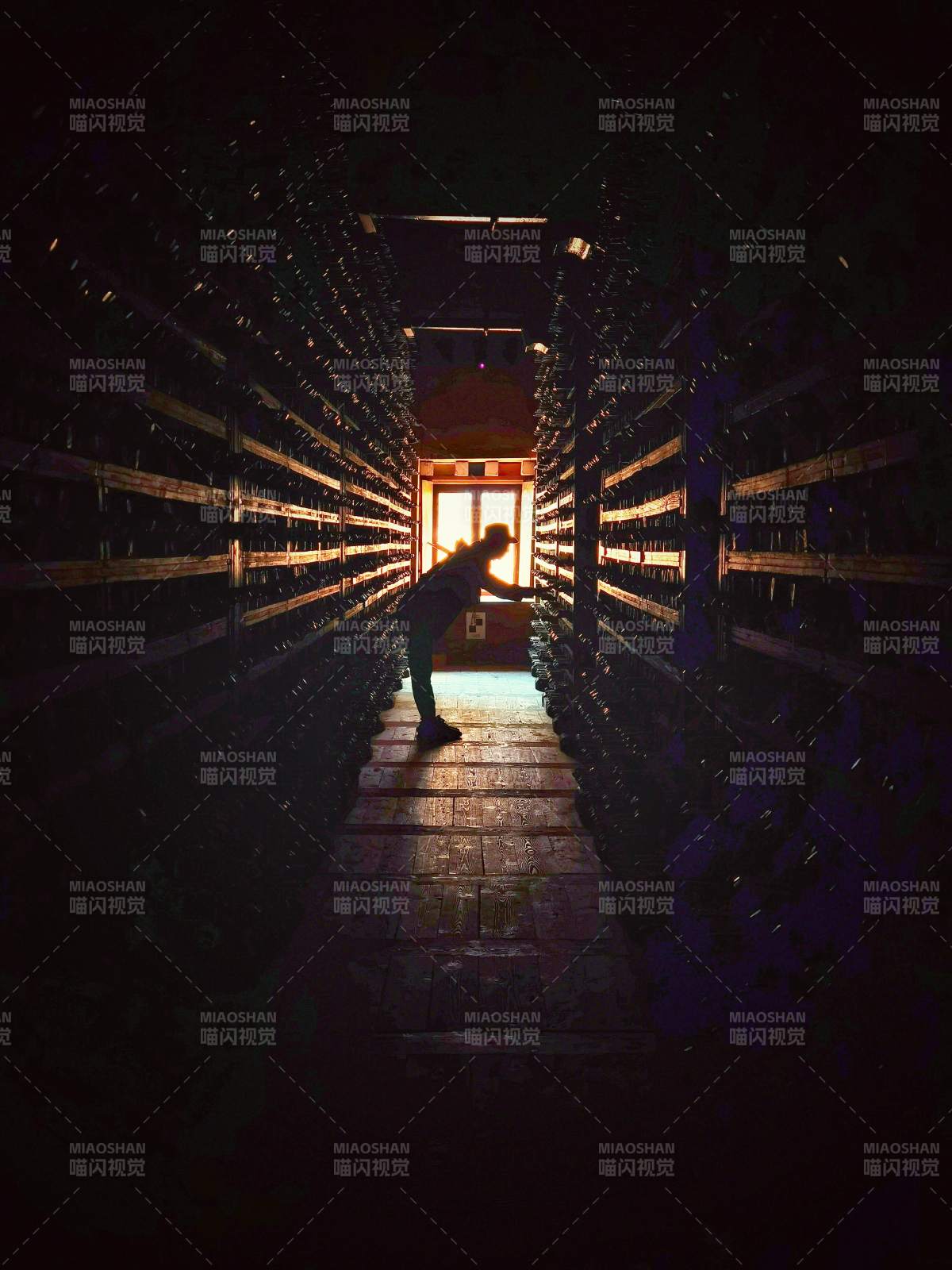 德格印经院的光影图片