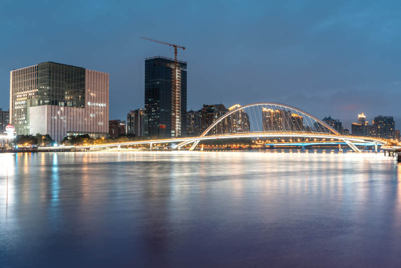 广州夜幕下的广州海心桥人行桥桥梁图片