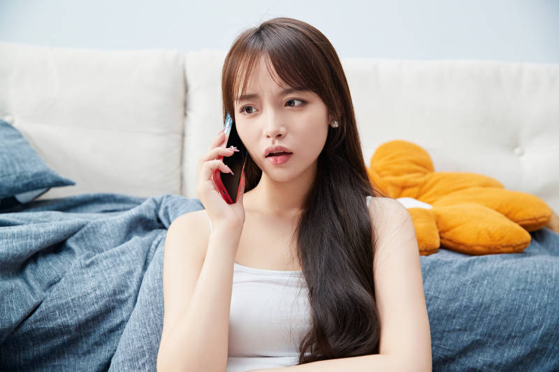 节假日居家生活的亚洲女孩图片