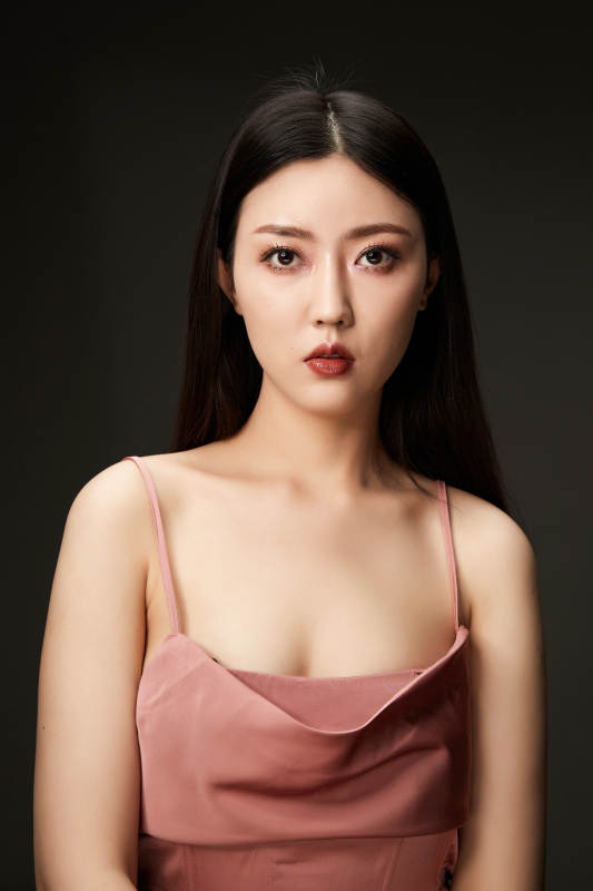 时尚亚洲女性婚纱妆面彩妆图片