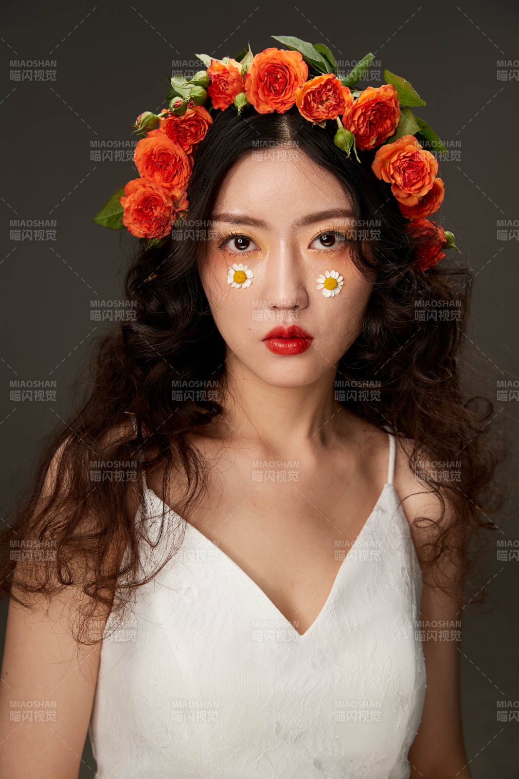 时尚亚洲女性婚纱妆面彩妆图片