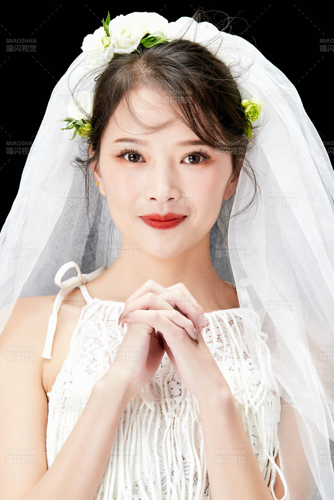 黑色背景下的美妆新娘彩妆人像图片